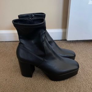 Black heeled boot